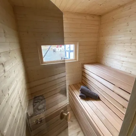 Houseboat Seafront Apartman *