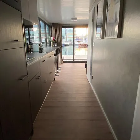 Apartman Houseboat Seafront