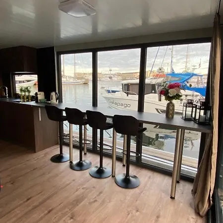 Houseboat Seafront Apartman Gdynia