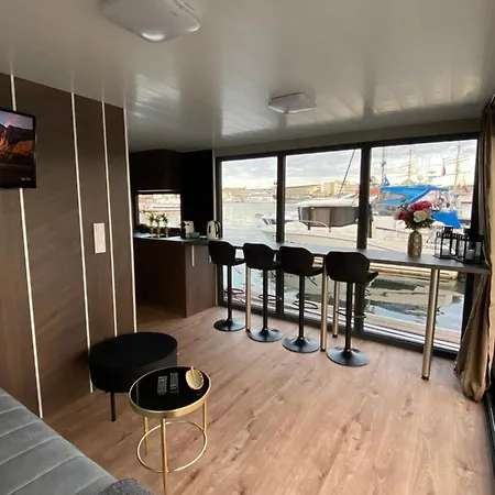 Houseboat Seafront *