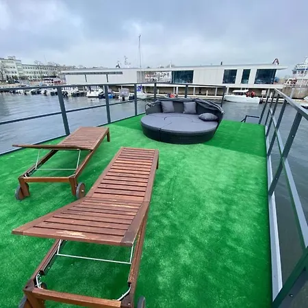 Houseboat Seafront Apartment Gdynia