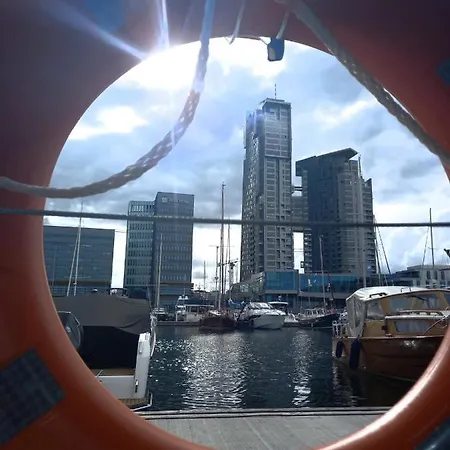 Apartman Houseboat Seafront *